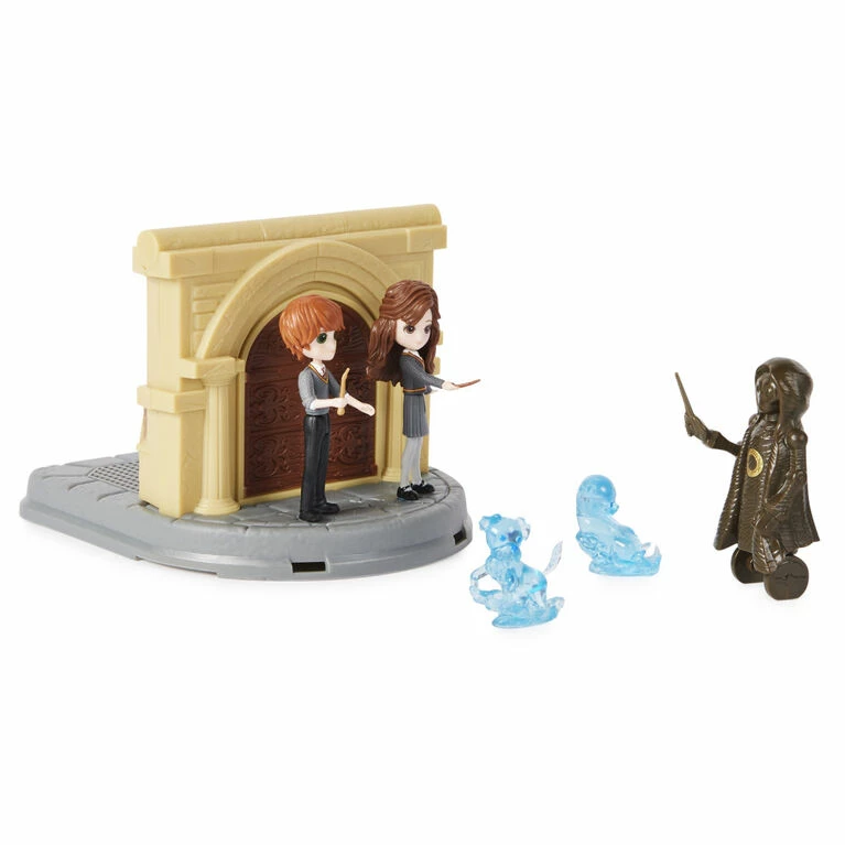 SPIN MASTER Wizarding World Harry Potter, Room Of Requirement 2-in-1 Transforming Playset With 2 Exclusive Figures And 3 Accessories 4 SPIN MASTER Wizarding World Harry Potter, Room Of Requirement 2-in-1 Transforming Playset With 2 Exclusive Figures And 3 Accessories - Image 4
