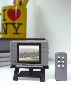 Basic Fun Tiny TV Classics: Jurassic Park - ClassicTV - English Edition 10 Basic Fun Tiny TV Classics: Jurassic Park - ClassicTV - English Edition -Barbie Sales E4087BB4 5