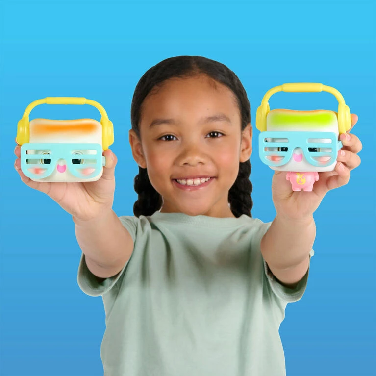 Wow Wee My Squishy Little Marshmallow - R Exclusive 5 Wow Wee My Squishy Little Marshmallow - R Exclusive - Image 5